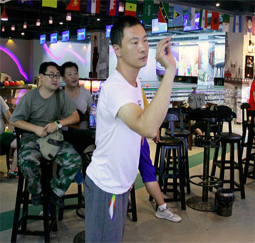 酒吧以及俱樂部等地方如何運(yùn)用飛鏢機(jī)這款產(chǎn)品帶動(dòng)消費(fèi)？