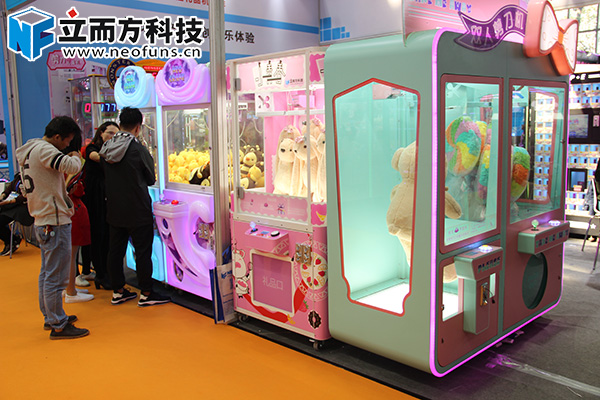 立而方娃娃機(jī)