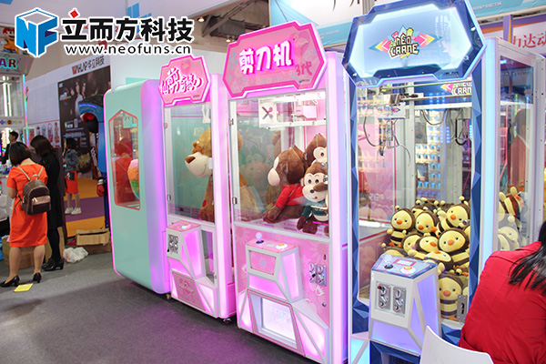 立而方娃娃機(jī)