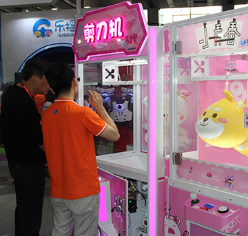 娃娃機“剪刀手”上線，新潮剪娃娃機游戲玩法，引領潮流