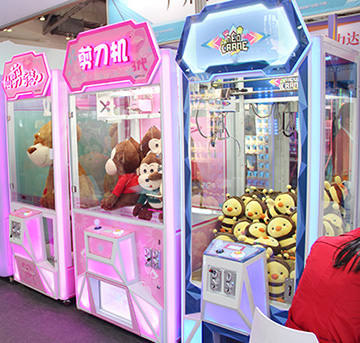 哪里有抓娃娃機(jī)生產(chǎn)廠家，投資夾娃娃機(jī)賺錢嗎？—立而方資訊