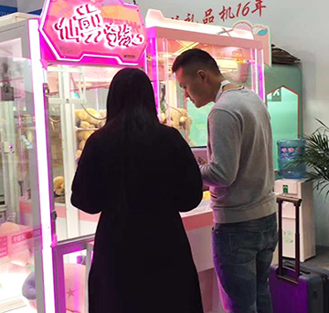 【立而方】抓娃娃機正是滿足了用戶的這種需求，才會如此火爆